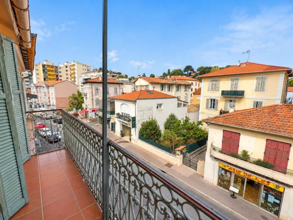 CO-EXCLUSIVITE - CAGNES-SUR-MER - 3 PIECES EN DERNIER ETAGE EN CENTRE VILLE