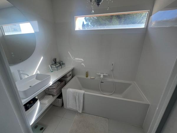 A vendre superbe T4/5 résidence parc Mozart exposé plein sud en deuxième étage