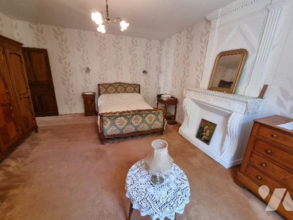 Ancien corps de ferme au bourg d' HERMANVILLE/MER à 2Kms de la plage.