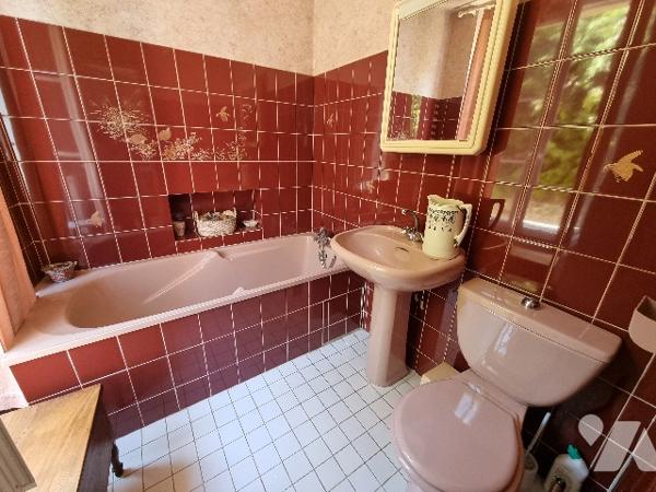 Ancien corps de ferme au bourg d' HERMANVILLE/MER à 2Kms de la plage.