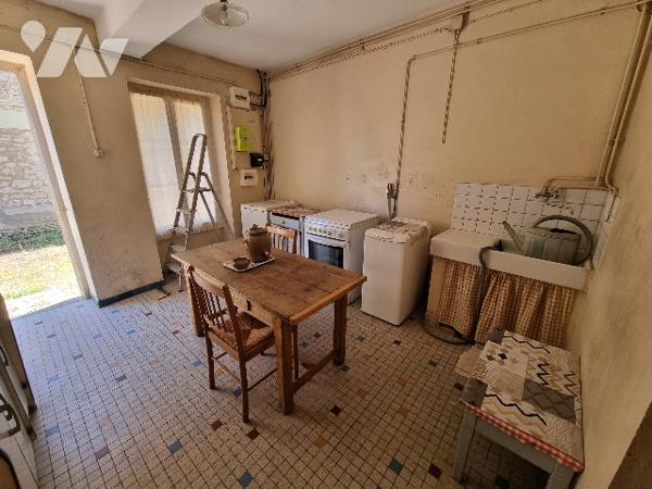 Ancien corps de ferme au bourg d' HERMANVILLE/MER à 2Kms de la plage.