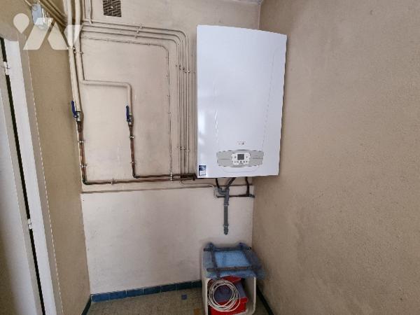 Ancien corps de ferme au bourg d' HERMANVILLE/MER à 2Kms de la plage.