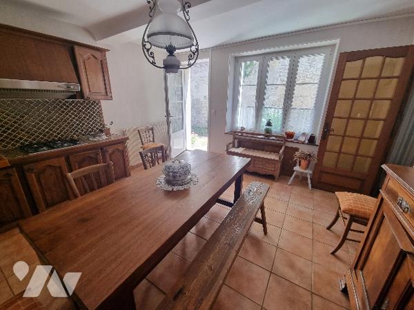 Ancien corps de ferme au bourg d' HERMANVILLE/MER à 2Kms de la plage.