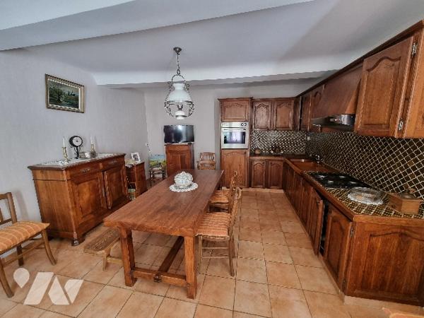 Ancien corps de ferme au bourg d' HERMANVILLE/MER à 2Kms de la plage.