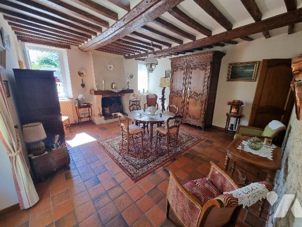 Ancien corps de ferme au bourg d' HERMANVILLE/MER à 2Kms de la plage.