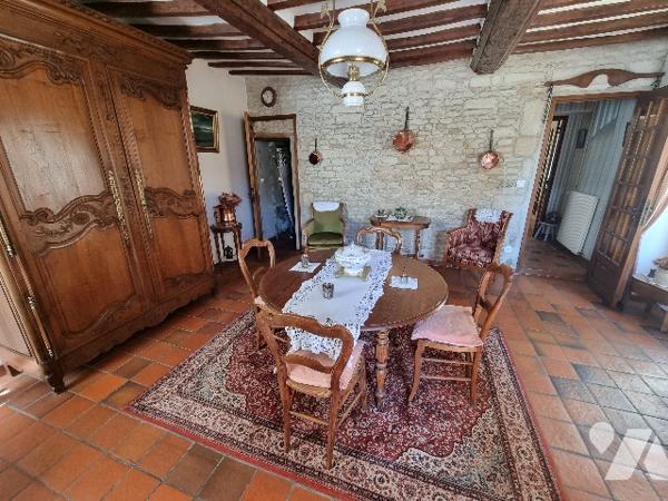 Ancien corps de ferme au bourg d' HERMANVILLE/MER à 2Kms de la plage.