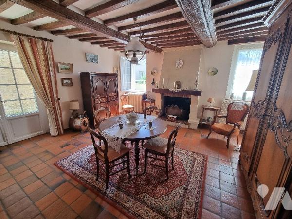 Ancien corps de ferme au bourg d' HERMANVILLE/MER à 2Kms de la plage.