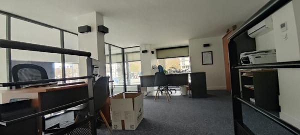 À vendre - Local commercial 220 m² situé à Tours (37000)