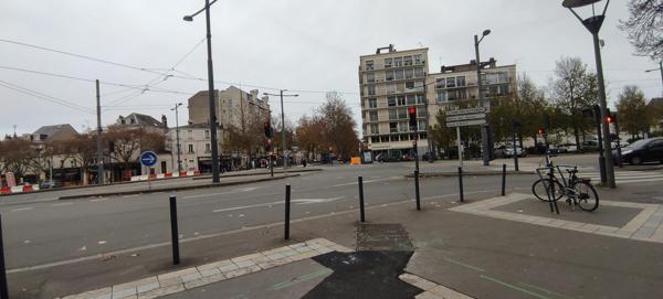 À vendre - Local commercial 220 m² situé à Tours (37000)