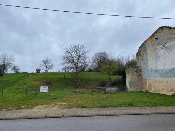 terrain à batir de 300 M2 ,avec un verger de 1965 M2
