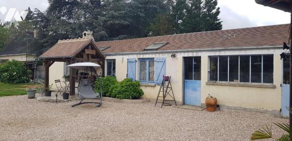 A VENDRE - A SELLES SUR CHER  - A proximité des commerces et des écoles, cette maison est idéal...