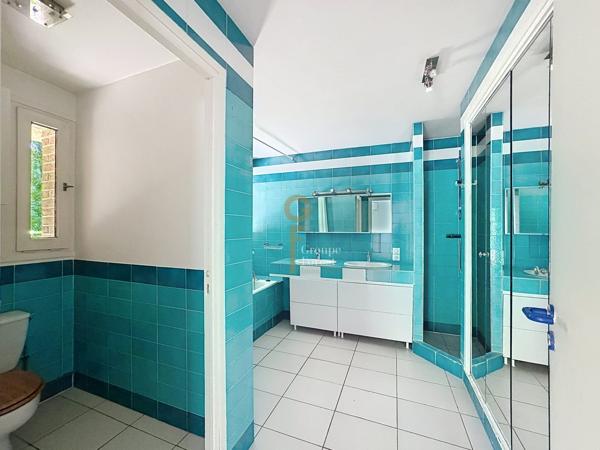 EXCEPTIONNELLE VILLA EN LOCATION