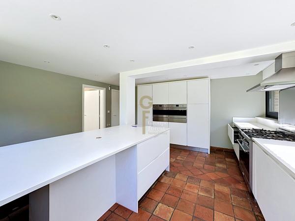 EXCEPTIONNELLE VILLA EN LOCATION