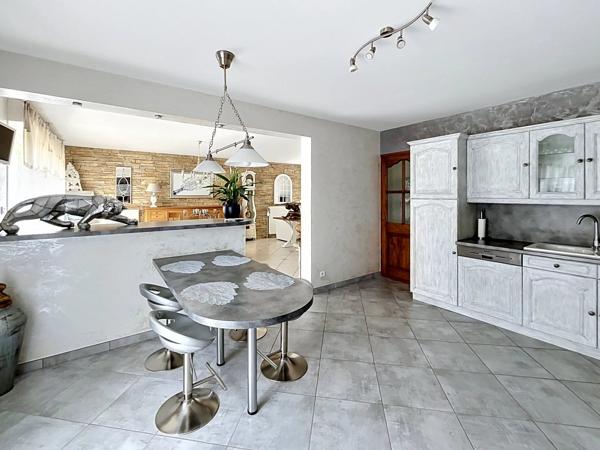 Vente                                                      Maison
                        
                     6 pièces                      192 m2                     à Crécy-sur-Serre