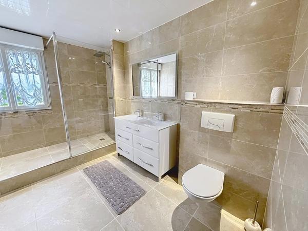 Vente                                                      Maison
                        
                     6 pièces                      192 m2                     à Crécy-sur-Serre