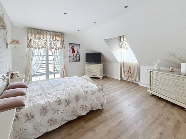 Vente                                                      Maison
                        
                     6 pièces                      192 m2                     à Crécy-sur-Serre