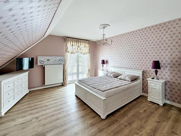 Vente                                                      Maison
                        
                     6 pièces                      192 m2                     à Crécy-sur-Serre