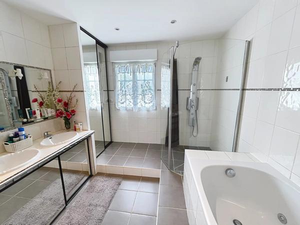 Vente                                                      Maison
                        
                     6 pièces                      192 m2                     à Crécy-sur-Serre