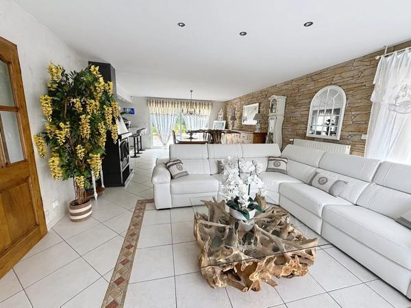 Vente                                                      Maison
                        
                     6 pièces                      192 m2                     à Crécy-sur-Serre