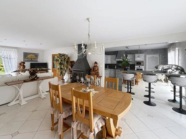 Vente                                                      Maison
                        
                     6 pièces                      192 m2                     à Crécy-sur-Serre