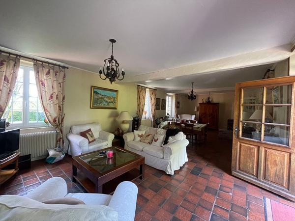Belle longère avec de grands espaces et plus de 9000 m² de terrain