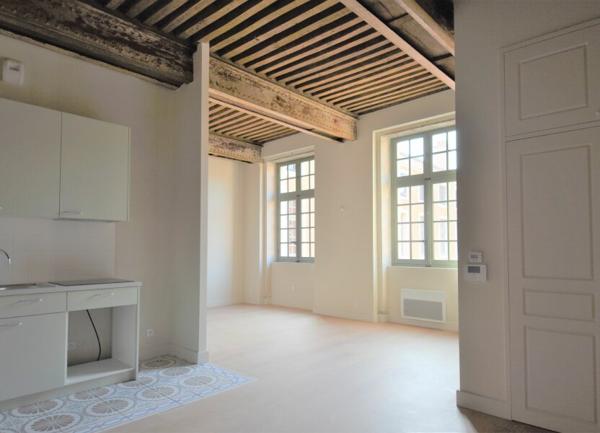 Appartement à louer    3 pièces • 73,96 m2 Mâcon