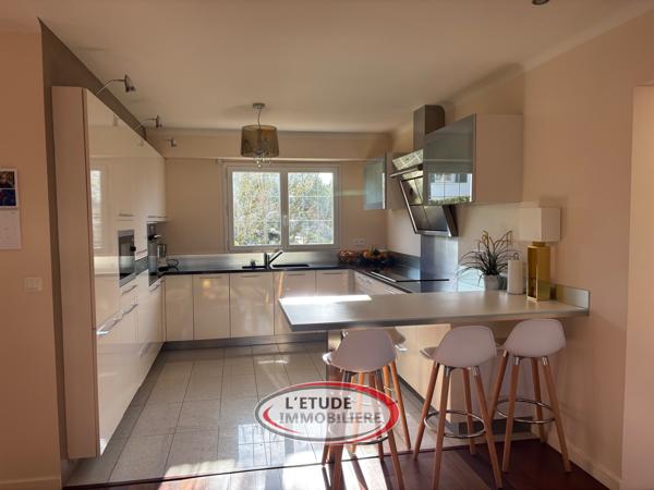 Carquefou : coeur du bourg. Au calme maison familiale !