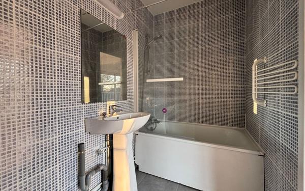 Appartement à louer    1 pièce •  Roye