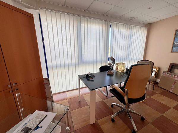 Bureaux 4 pièces 83.085 m2