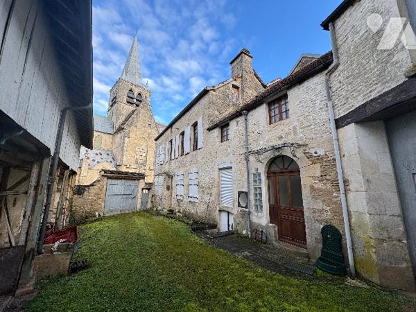 LES RICEYS - Maison de caractère d'une surface de 255m² habitable.