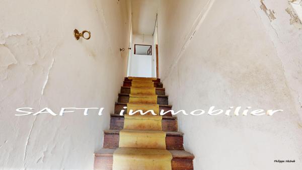 Maison ancienne de 160m2 + grange 40m2 + jardin 950m2 / RENOVATION TOTALE