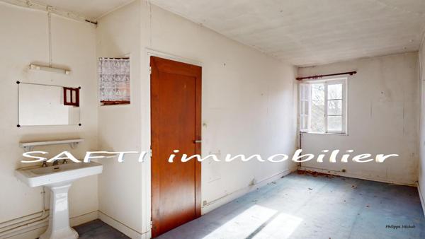 Maison ancienne de 160m2 + grange 40m2 + jardin 950m2 / RENOVATION TOTALE