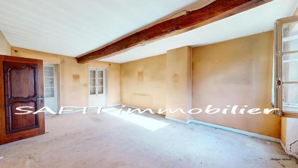 Maison ancienne de 160m2 + grange 40m2 + jardin 950m2 / RENOVATION TOTALE