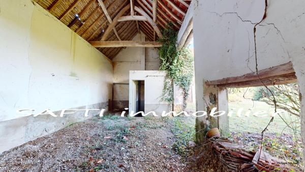 Maison ancienne de 160m2 + grange 40m2 + jardin 950m2 / RENOVATION TOTALE