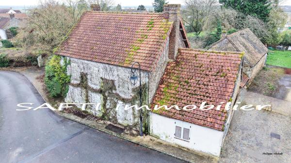 Maison ancienne de 160m2 + grange 40m2 + jardin 950m2 / RENOVATION TOTALE