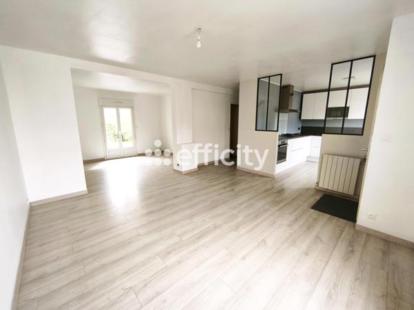 Maison
         7 pièces
        - 186 m² 270 990 € *