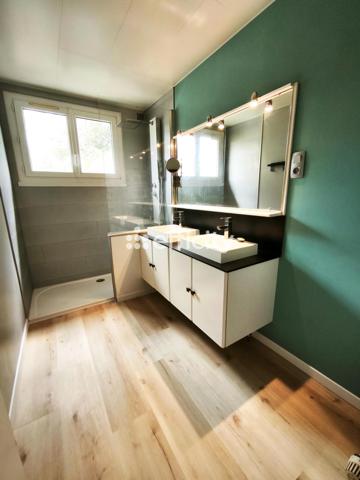 Maison
         7 pièces
        - 186 m² 270 990 € *