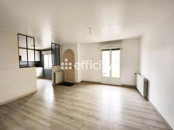 Maison
         7 pièces
        - 186 m² 270 990 € *