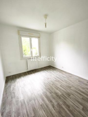 Maison
         7 pièces
        - 186 m² 270 990 € *