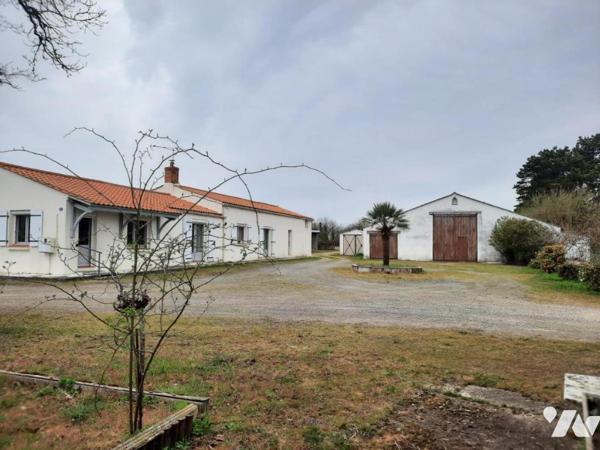 CHALLANS - En campagne corps de ferme isolé