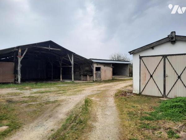 CHALLANS - En campagne corps de ferme isolé