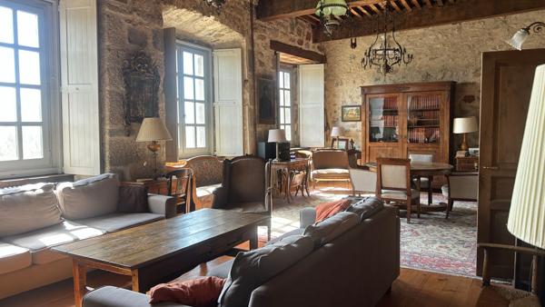 Manoir du XIVe siècle : Authenticité, Air pur et Golf entre l'Aubrac et les Monts du Cantal Laguiole