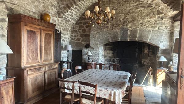 Manoir du XIVe siècle : Authenticité, Air pur et Golf entre l'Aubrac et les Monts du Cantal Laguiole