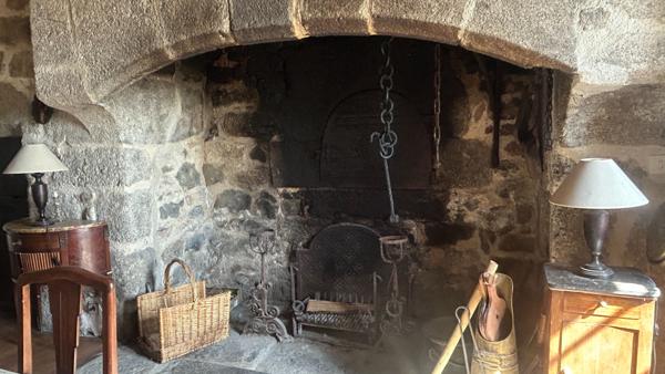 Manoir du XIVe siècle : Authenticité, Air pur et Golf entre l'Aubrac et les Monts du Cantal Laguiole