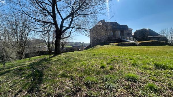 Manoir du XIVe siècle : Authenticité, Air pur et Golf entre l'Aubrac et les Monts du Cantal Laguiole
