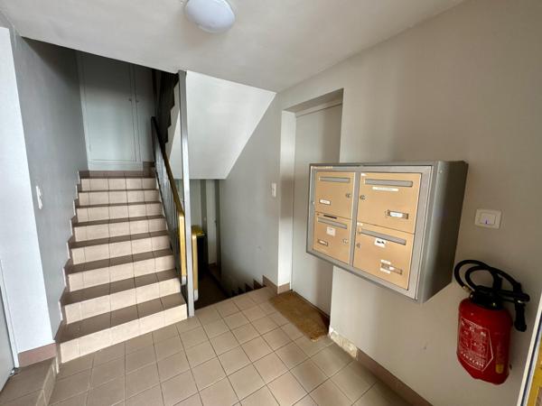 LAVAL - Secteur Gare - Appartement T2 en duplex avec cave et Parking