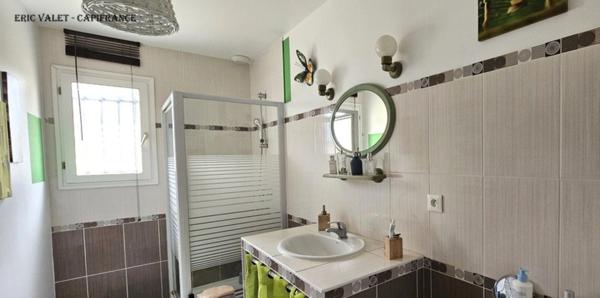 PROCHE SABRES (40) - MAISON CONTEMPORAINE DE PLAIN-PIED - VUE FORET - ENVIRONNEMENT CALME