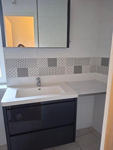 En fond de cour, ensemble immobilier de 2 maisons avec cour privative