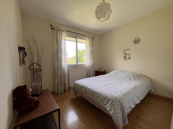 Maison
                                                                                                                                                                                                                                                                                                                        7 pièce(s)                                                                                                                                                                                                          5 chambre(s)                                                                                                                                                                                                          174.24  m²
