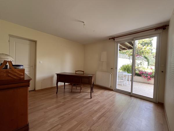 Maison
                                                                                                                                                                                                                                                                                                                        7 pièce(s)                                                                                                                                                                                                          5 chambre(s)                                                                                                                                                                                                          174.24  m²